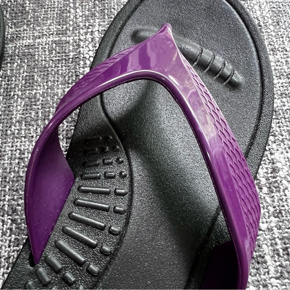 Okabashi Women's Purple Flip Flop Sandals - Picture 3 of 3
